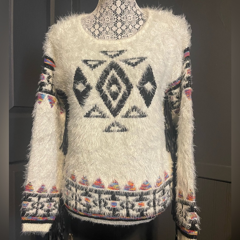 Elan Fuzzy White and Black Patterned Sweater